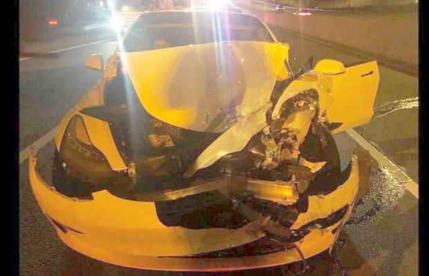 FOTO S-a proptit în mașina de poliție! Încă un accident cu o Tesla pe pilot automat