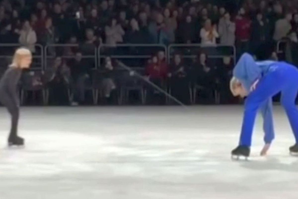 VIDEO Imagini incredibile! Fiasco cu țevi sparte și găuri în gheață la show-ul lui Evgeni Plushenko de la Cluj! Multiplul campion olimpic acuză, după ce a căzut: „Parcă era Fontana di Trevi! Aţi văzut vreodată aşa ceva?”