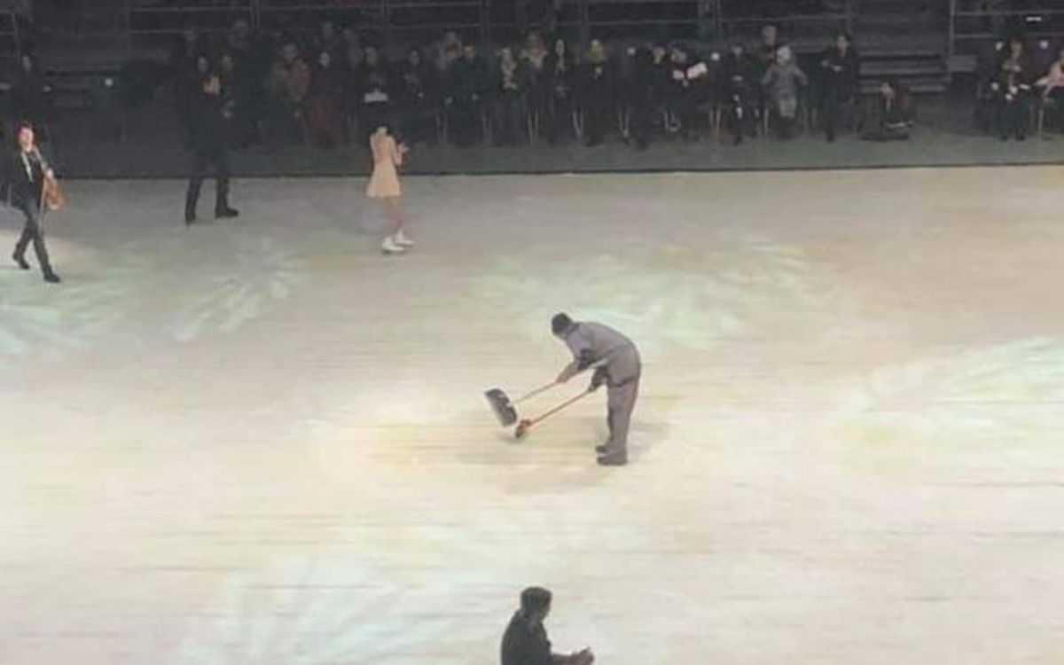 VIDEO Imagini incredibile! Fiasco cu țevi sparte și găuri în gheață la show-ul lui Evgeni Plushenko de la Cluj! Multiplul campion olimpic acuză, după ce a căzut: „Parcă era Fontana di Trevi! Aţi văzut vreodată aşa ceva?”