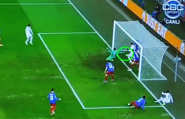 Mai rău ca in Liga 1 » Gafă incredibilă a arbitrilor în Conference League: cum a fost anulat un gol