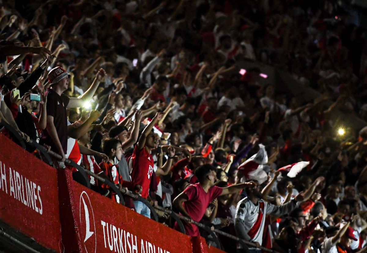 Imagini fabuloase din Argentina: antrenorul a cântat cu fanii, președintele și managerul au plâns! Discurs emoționant: „Închideți ochii și imaginați-vă”