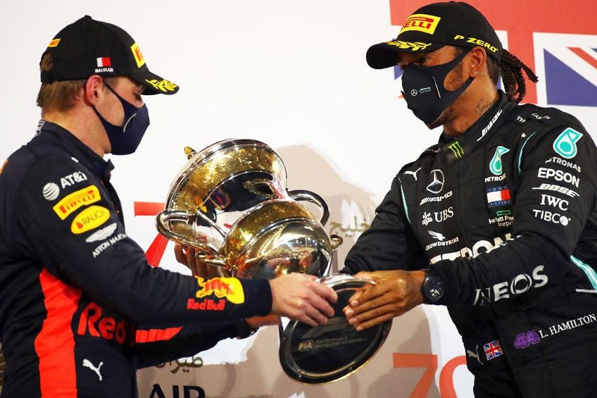 Lewis Hamilton și Max Verstappen își dispută titlul la Abu Dhabi / Sursă foto: Guliver/Getty Images