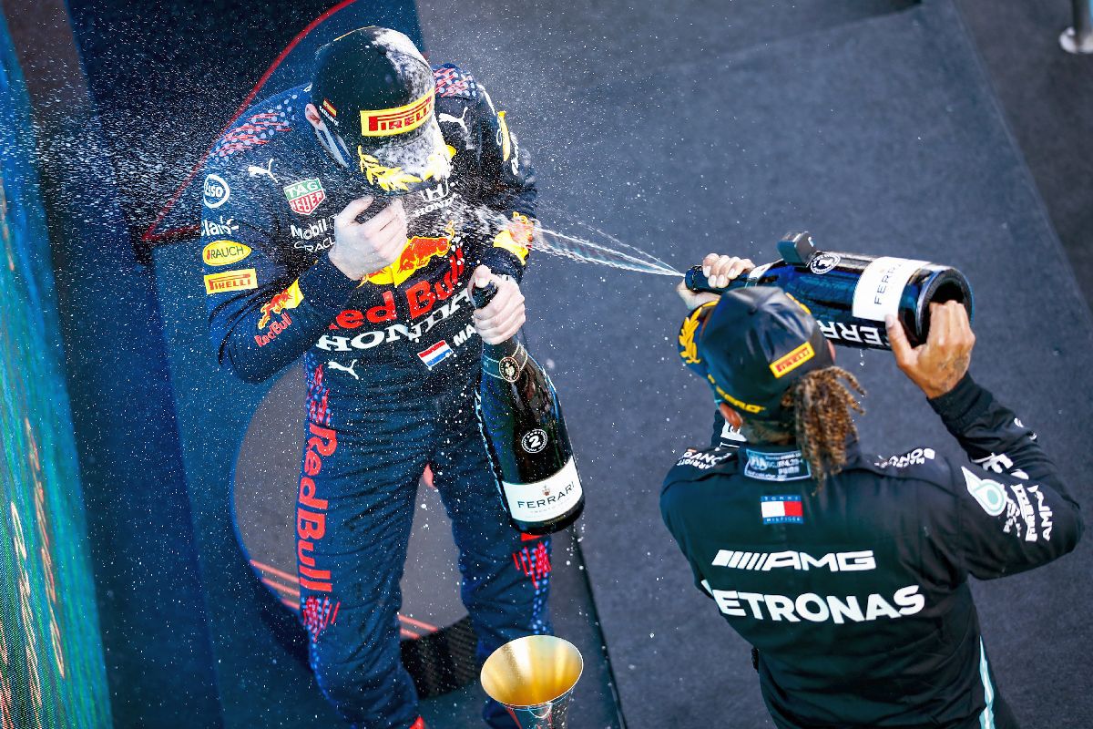 Bătut de Verstappen în calificări și huiduit copios, Hamilton e încrezător: „Abia aștept cursa” + cum le-a răspuns fanilor