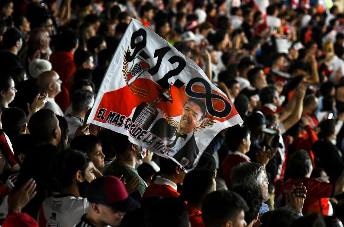 Imagini fabuloase din Argentina: antrenorul a cântat cu fanii, președintele și managerul au plâns! Discurs emoționant: „Închideți ochii și imaginați-vă”