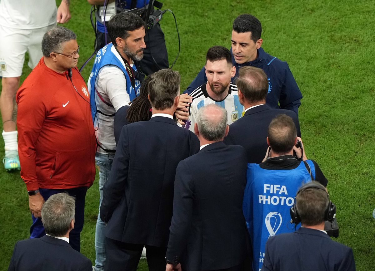 Explicația gestului făcut de Messi la finalul meciului dintre Țările de Jos și Argentina » De ce s-a bucurat în fața lui Van Gaal + L-a făcut praf în direct