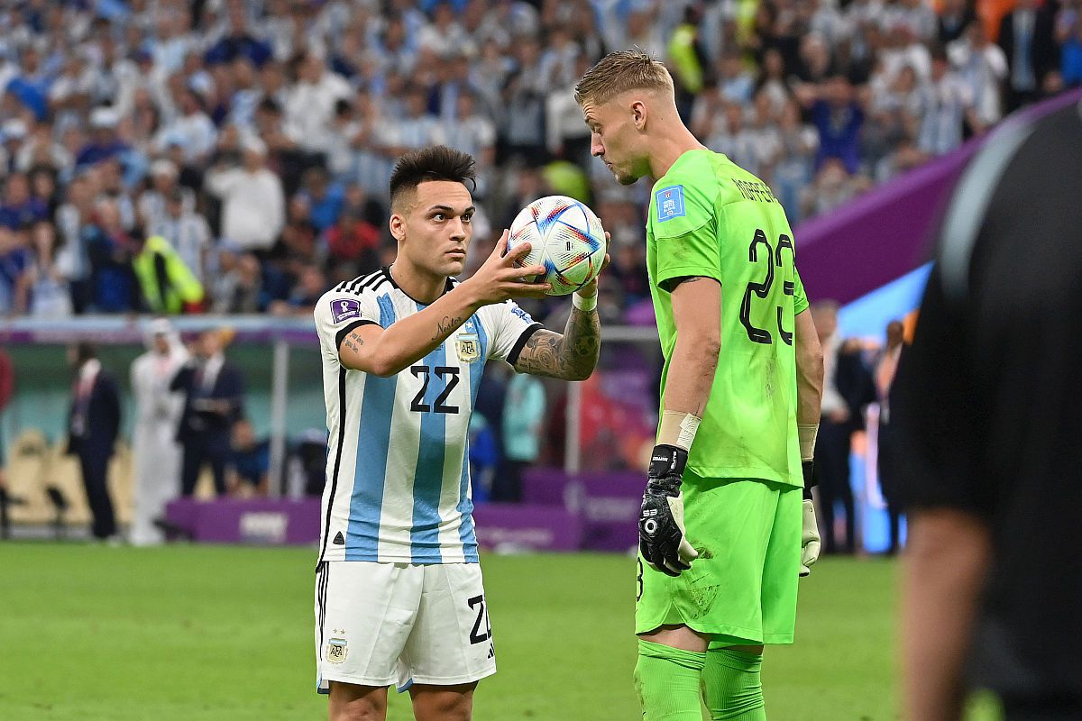 „Acum înțelegeți?” » Ce nu s-a văzut la TV în cel mai încins moment din Argentina - Țările de Jos, când Lautaro Martinez se îndrepta către punctul cu var. Olandezii, disperați să-l facă să rateze