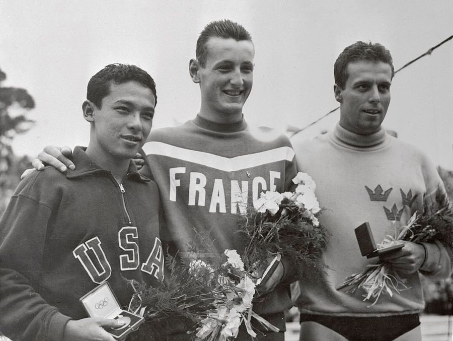 Podiumul de la Helsinki, 400 de metri liber. Jean Boiteux, în centru, e „aur” Olimpianul și tatăl cu basca-n apă
