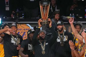 Victorie categorică pentru LA Lakers! LeBron James și Anthony Davis câștigă prima ediție a NBA In-Season Tournament