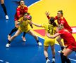 România în apărare în meciul cu Japonia Foto IHF