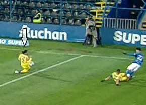 Penalty controversat dictat pentru Farul » Reluările nu sunt clare, dar Chivulete a întors decizia!