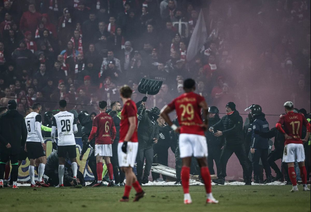 Derby nebun în Bulgaria, ultimul înaintea demolării stadionului Armatei » Gol marcat în minutul 90+18 și ultrași alergând jucătorii cu lopețile de zăpadă