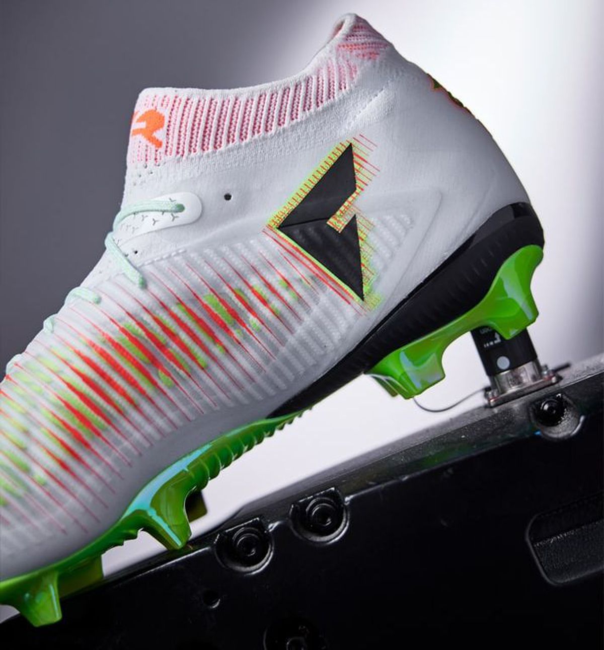 Compania-gigant e în corzi! „Dezastrul de marketing” la care a contribuit din plin jucătorul lui Chelsea