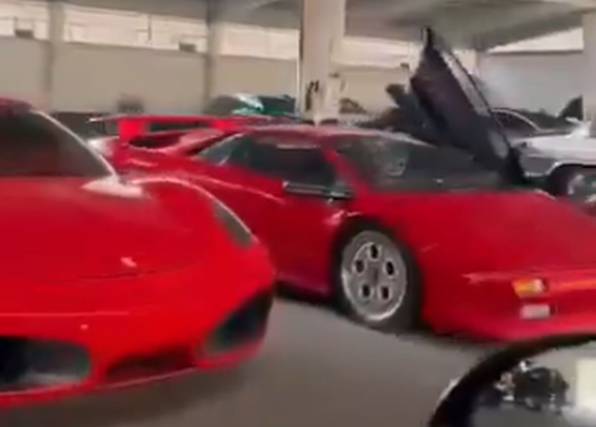 Și-au schimbat sigla și echipamentul, după fuga lui Bashar al-Assad + Uluitor ce au găsit în garajul-gigant al dictatorului!