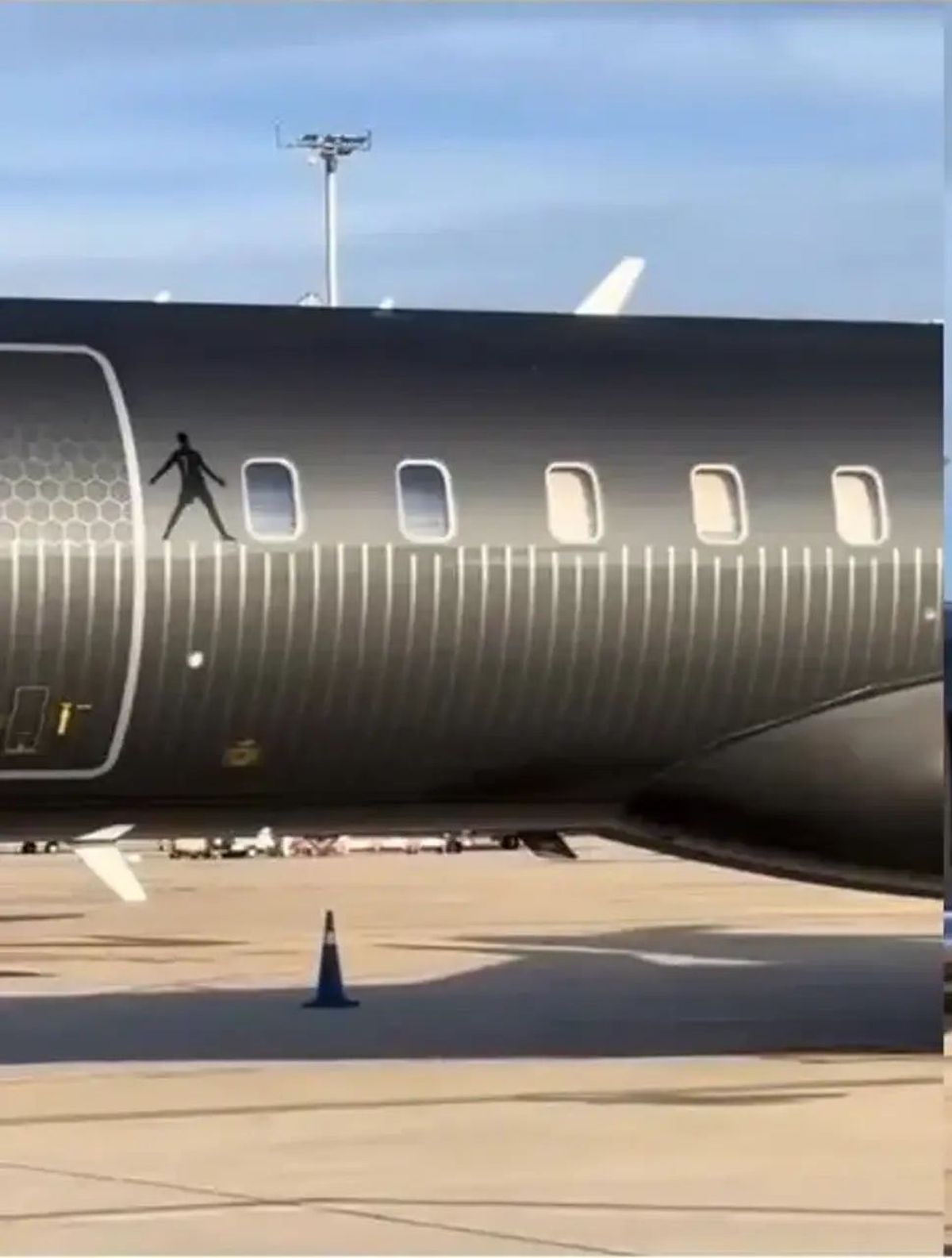 Avionul personalizat al lui Cristiano Ronaldo