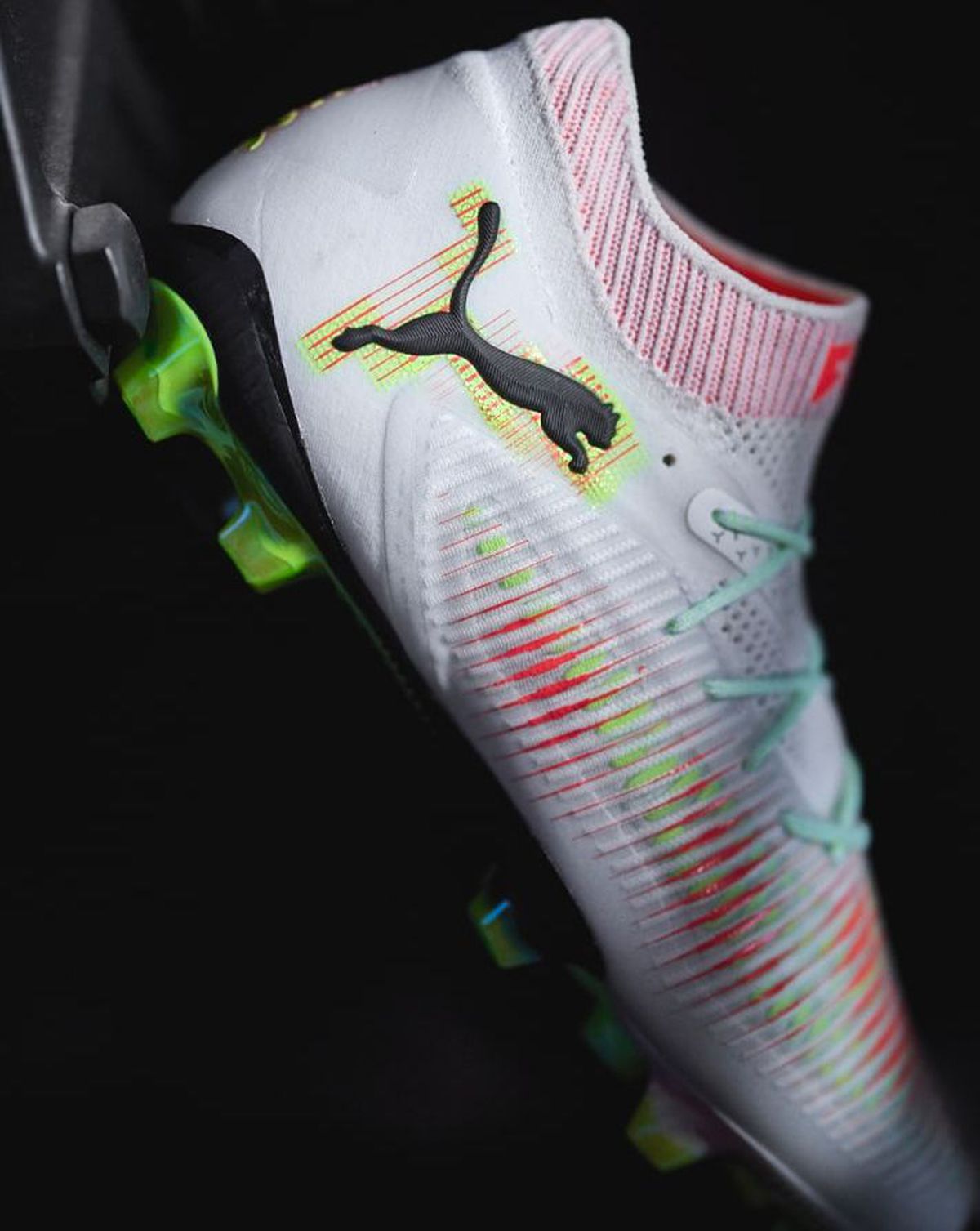 Compania-gigant e în corzi! „Dezastrul de marketing” la care a contribuit din plin jucătorul lui Chelsea