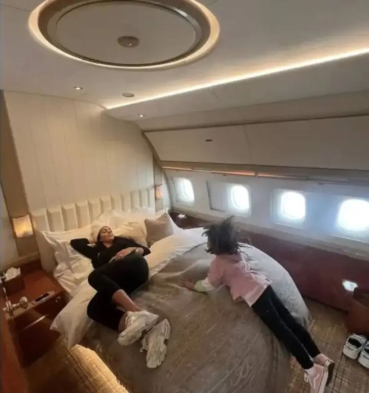 Cristiano Ronaldo și-a personalizat avionul. Cât costă și cum arată aeronava de lux a căpitanului portughez