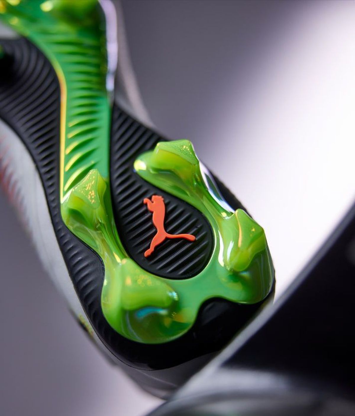 Compania-gigant e în corzi! „Dezastrul de marketing” la care a contribuit din plin jucătorul lui Chelsea