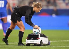 Trei arbitri români delegați la meciurile săptămânii în Europa