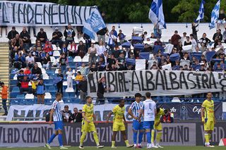 Decizie FINALĂ la club, după ce jucătorii au amenințat că NU vor face deplasarea la meciul de sâmbătă