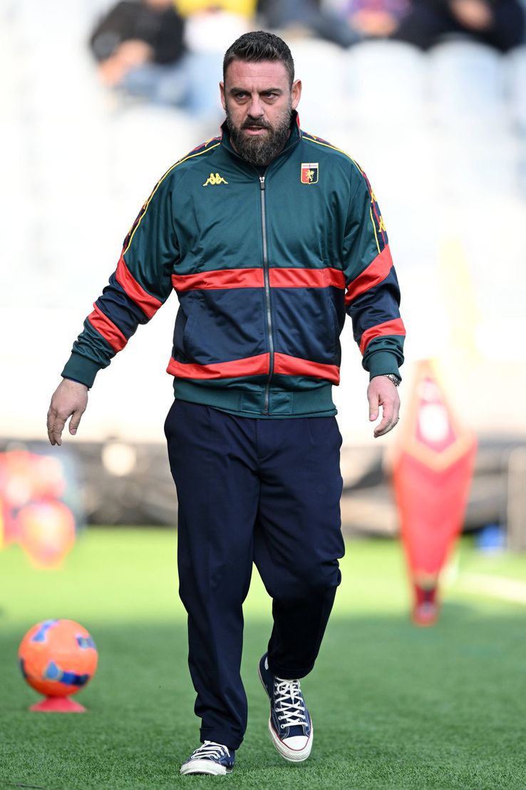 Daniele De Rossi (42 de ani), antrenorul lui Genoa, adeptul modei vechi