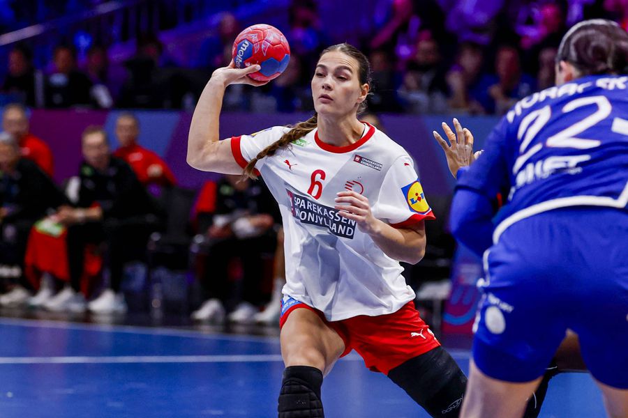 Danemarca a încercat o revenire în repriza secundă a confruntării cu Franța/Foto: Imago Images Helle Thomsen ia apărarea jucătoarelor sale după înfrângerea din „sferturi”: „În loc să le reproșăm tot felul, ar trebui să le lăudăm”