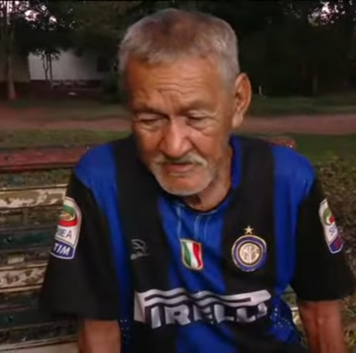 Fost mare fotbalist al țării, astăzi trăiește ca un om al străzii, în timp ce copiii lui stau în lux! » „Nu te poți uita nepăsător cum piere un astfel de om”