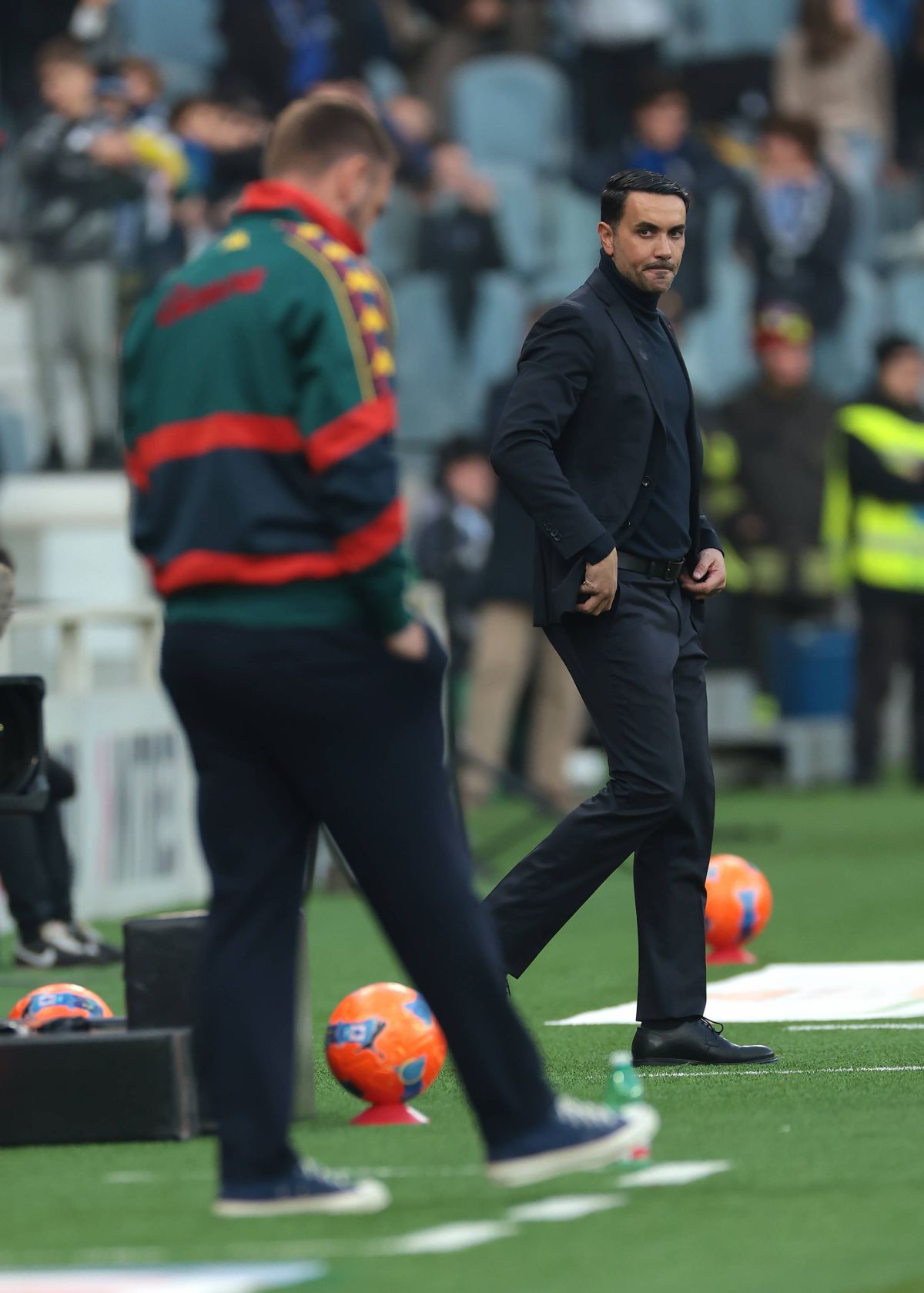 Daniele De Rossi, un antrenor de modă veche, încălțat cu Converse Chuck Taylor 70s