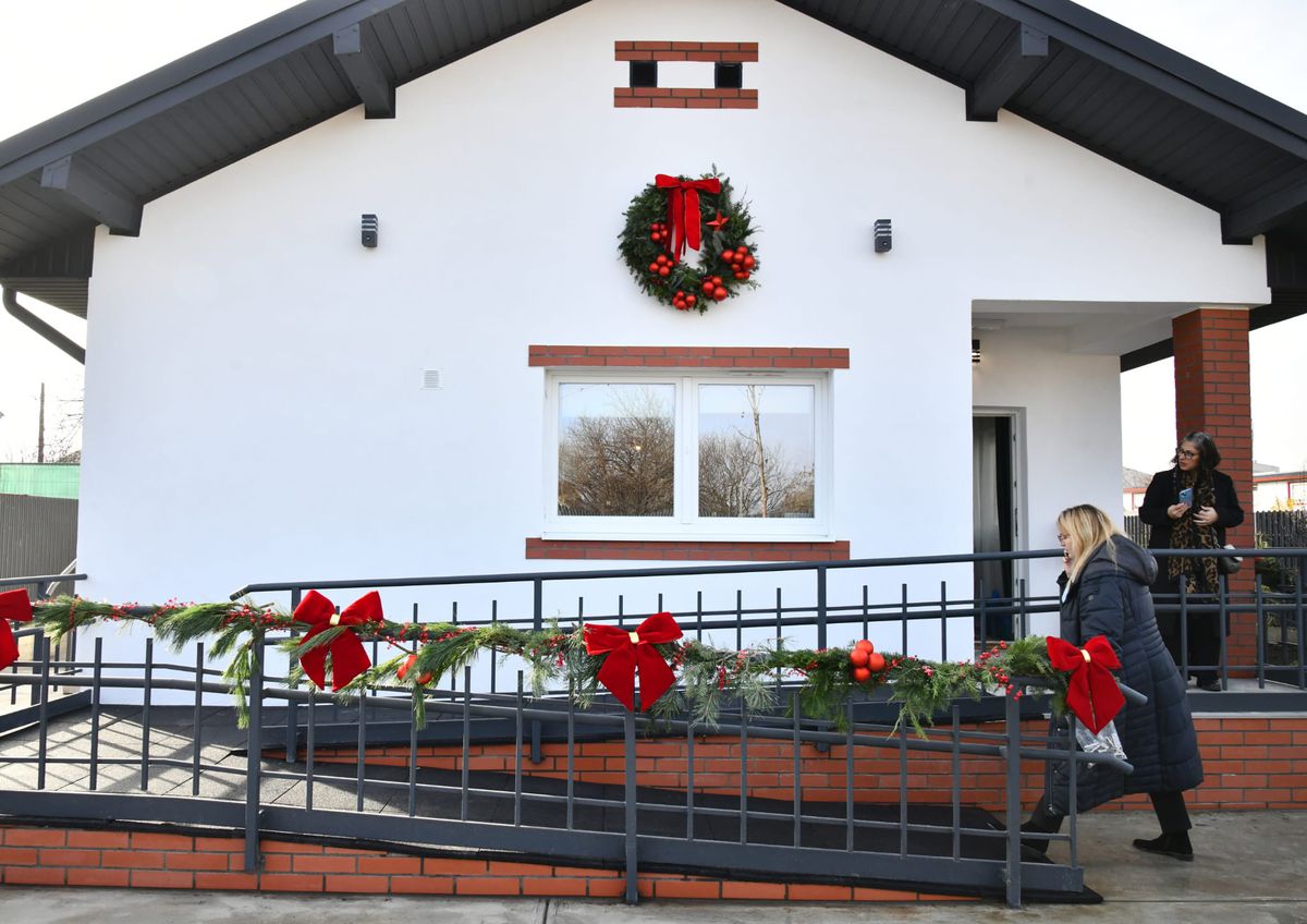 David Popovici, și canotori, inaugurare casă Hope and Homes for Children