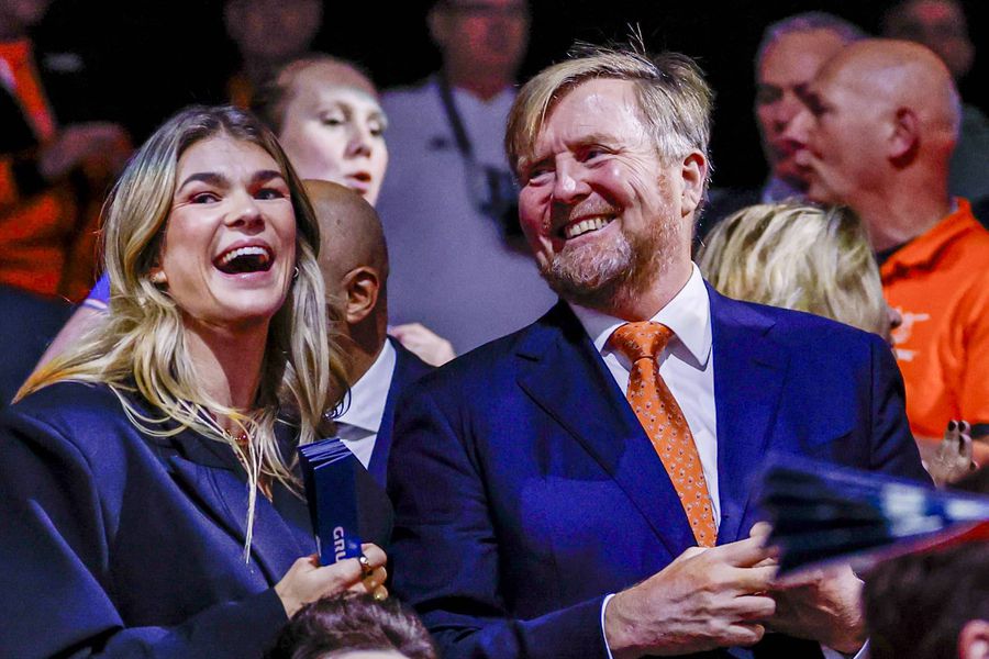 Regele Willem-Alexander al Olandei, alături de Tess Wester/Foto: Imago Images După 6 ani, Olanda revine în semifinalele Campionatului Mondial, unde o așteaptă Norvegia! Evoluție dominantă contra Ungariei, în fața regelui Olandei