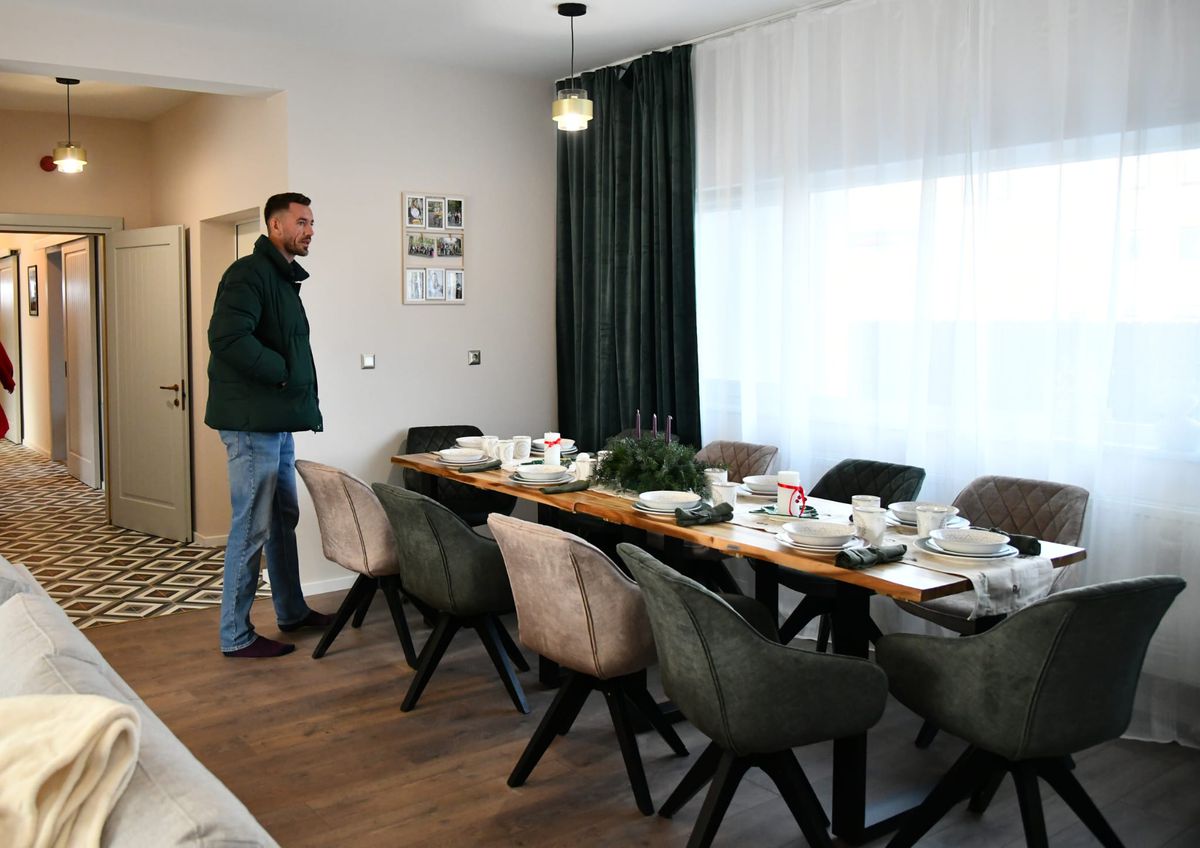 David Popovici, și canotori, inaugurare casă Hope and Homes for Children