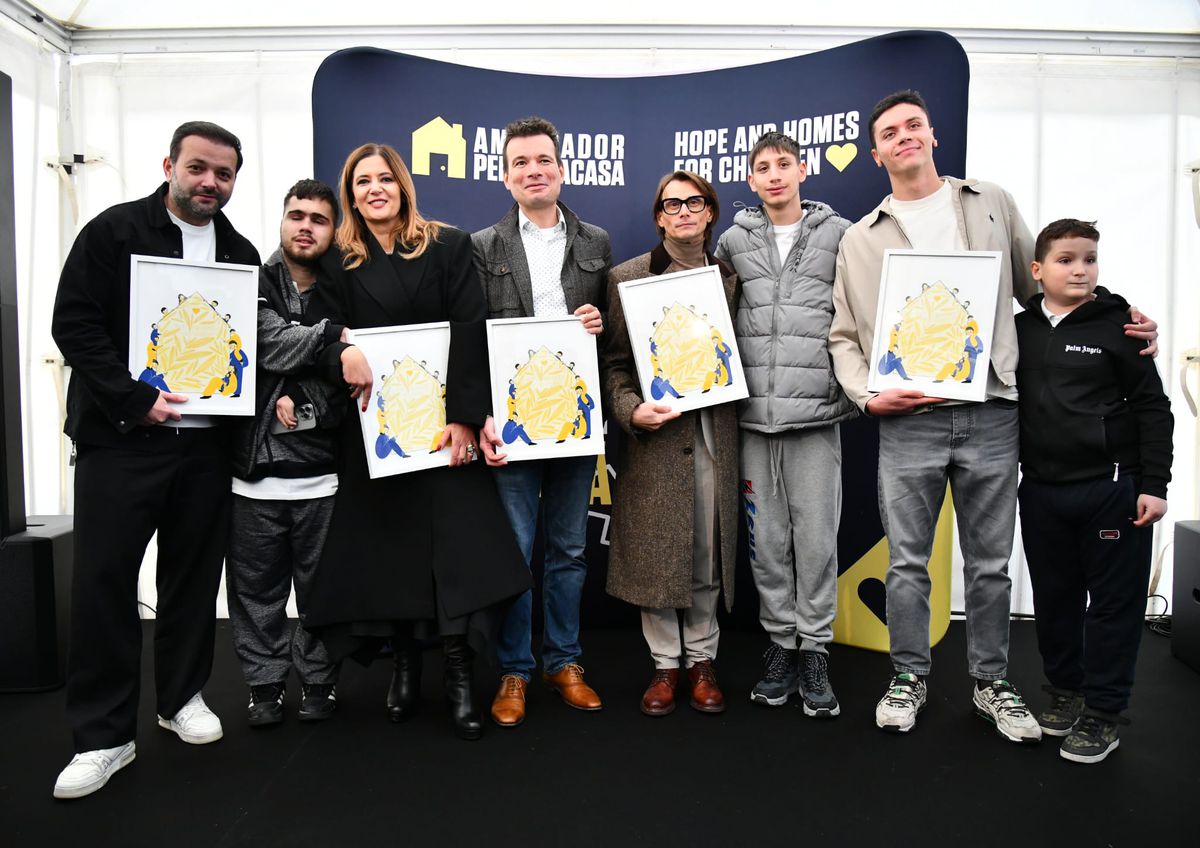 David Popovici, fără cuvinte în fața copiilor pentru care și-a dorit o casă