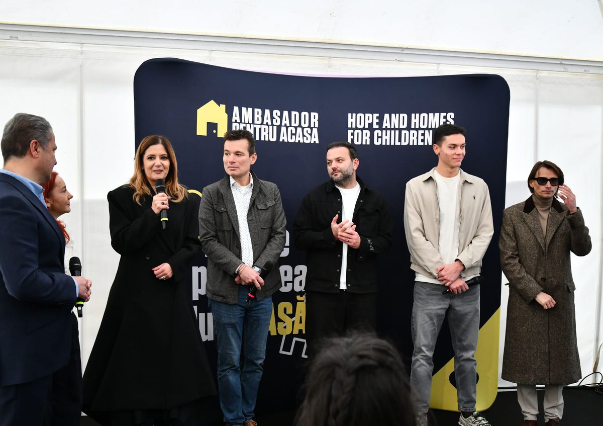 David Popovici, și canotori, inaugurare casă Hope and Homes for Children