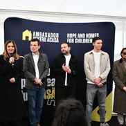 Jurnalista Amalia Enache, violonistul Alexandru Tomescu, prezentatorul Mihai Morar, David Popovici și actorul Marius Manole la conferința de presă FOTO Cristi Preda