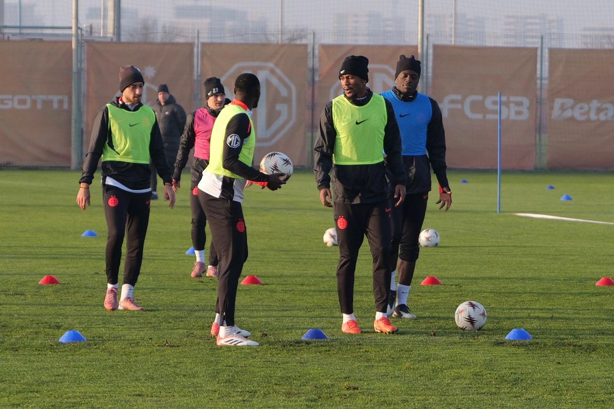 FCSB, antrenament oficial înainte de meciul cu Feyenoord // Foto: Andrei Furnigă (GSP)