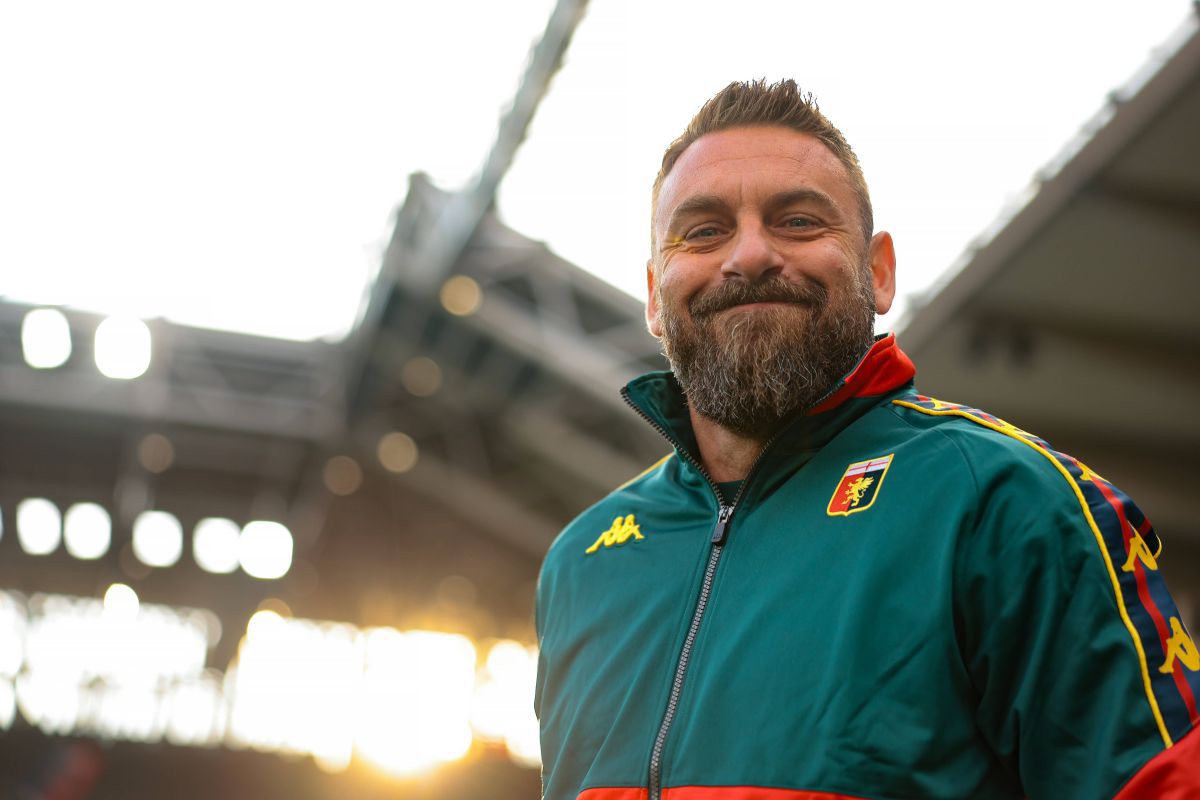 Daniele De Rossi, un antrenor de modă veche, încălțat cu Converse Chuck Taylor 70s