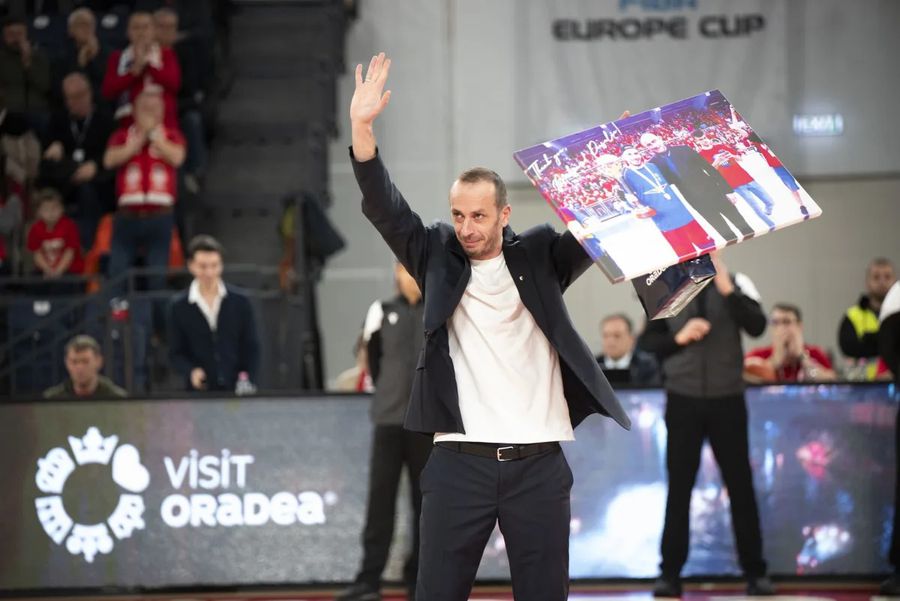 Muhamed Pasalic, antrenorul lui KK Bosna și fostul jucător al lui CSM Oradea/Foto: fiba.basketball CSM CSU Oradea, start cu stângul în faza secundă a FIBA Europe Cup » Cristian Achim, învins de fostul său elev