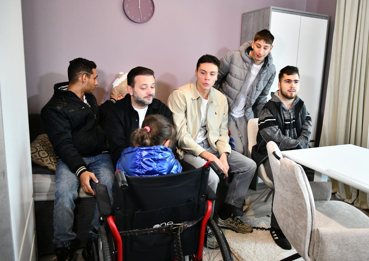 David Popovici, fără cuvinte în fața copiilor pentru care și-a dorit o casă