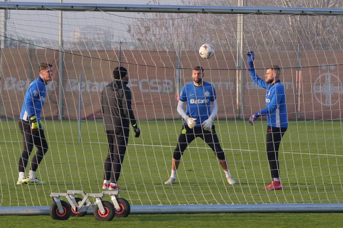 FCSB, antrenament oficial înainte de meciul cu Feyenoord // Foto: Andrei Furnigă (GSP)