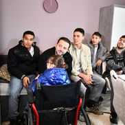 Mihai Morar și David Popovici în casa pentru care au strâns donații FOTO Cristi Preda