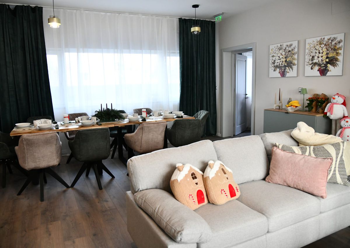 David Popovici, și canotori, inaugurare casă Hope and Homes for Children