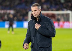 Suporterii lui Feyenoord i-au cerut demisia lui Robin van Persie la doar o săptămână de la înfrângerea cu FCSB