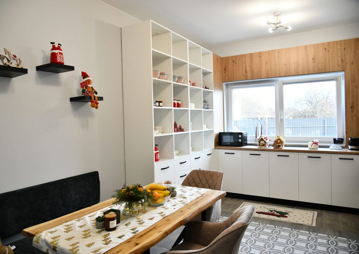 David Popovici, și canotori, inaugurare casă Hope and Homes for Children