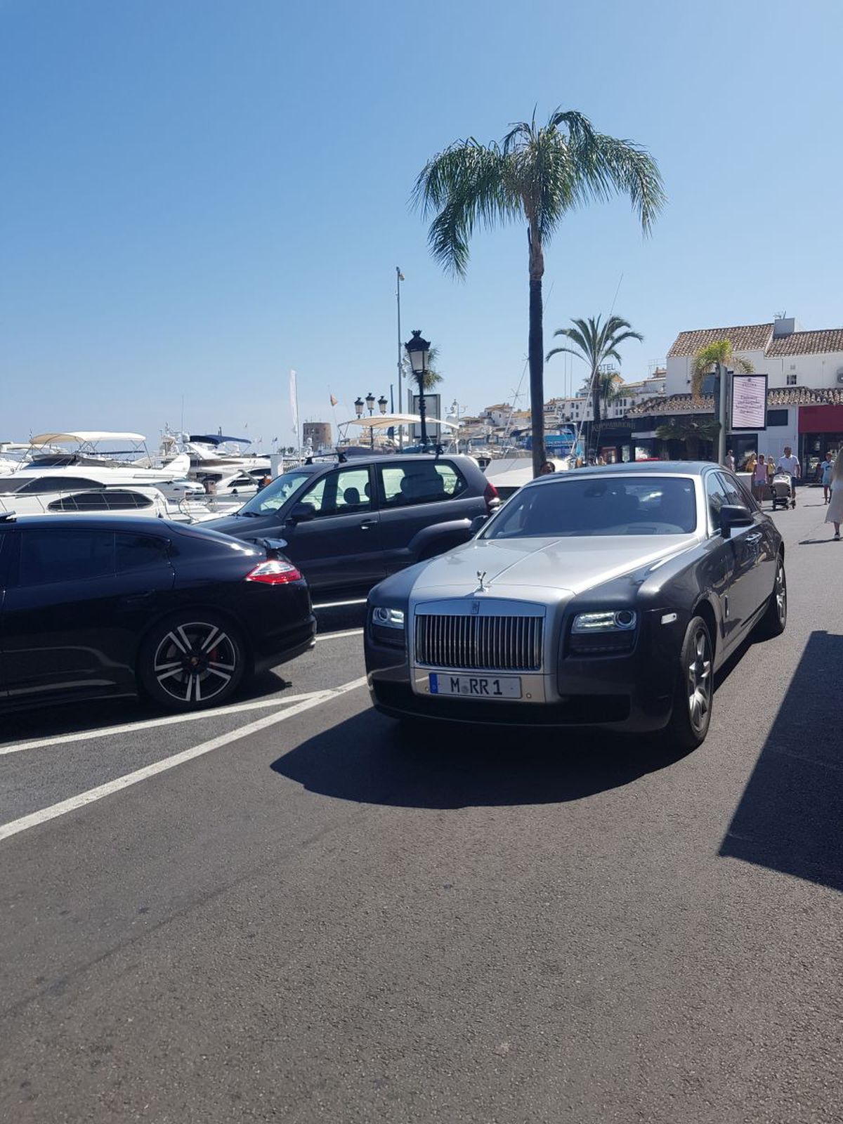 Corespondență GSP din Spania // FOTO Cantonamentul românilor - paradisul fițelor » Cu mașinile din parcare plătești salariile restante de la Dinamo! :D