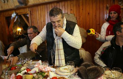 Brânza din meniul celor de la FCSB e de la oile lui Gigi Becali :) 3 momente antologice cu patronul stelist