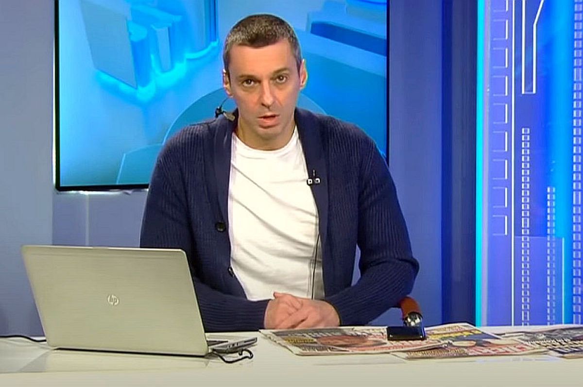 Mircea Badea reacționează dur după scandalul în care Șumudică a fost numit „țigan”: „Suntem niște mămăligi care se c**ă în fundul curții”