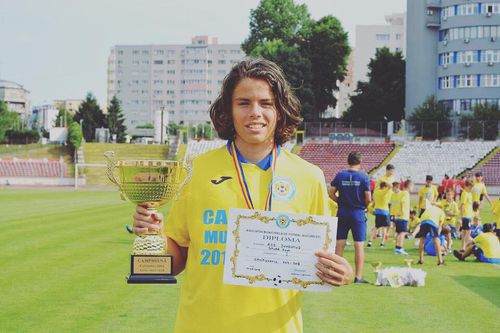 Atanas Trică (16 ani), nepotul lui Ilie Balaci, semnează cu CS Universitatea Craiova, ocupanta locului secund în Liga 1.