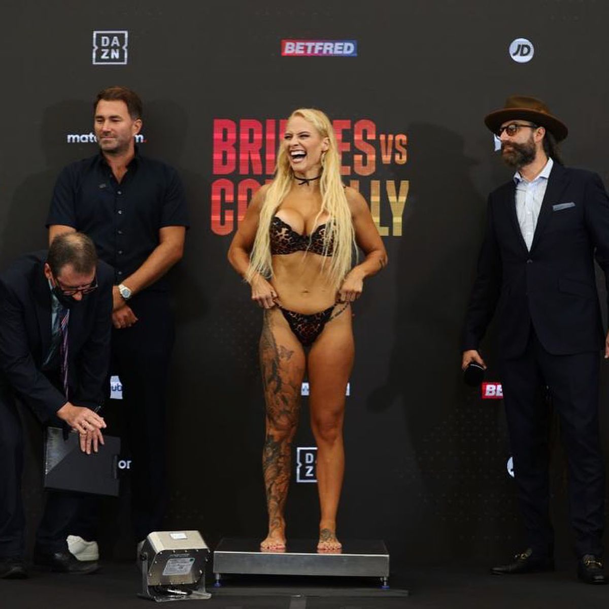 Poveste șocantă cu „Bombardiera blondă” din box: „M-a mușcat și mi-am înfipt degetele în gura ei. Curgea sânge peste tot”