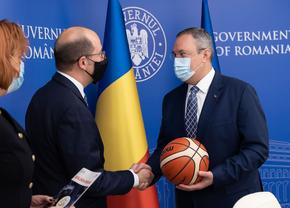 Starurile din NBA ar putea veni în România » Candidatura anunțată la întâlnirea dintre Prim-ministrul Ciucă și secretarul general al FIBA