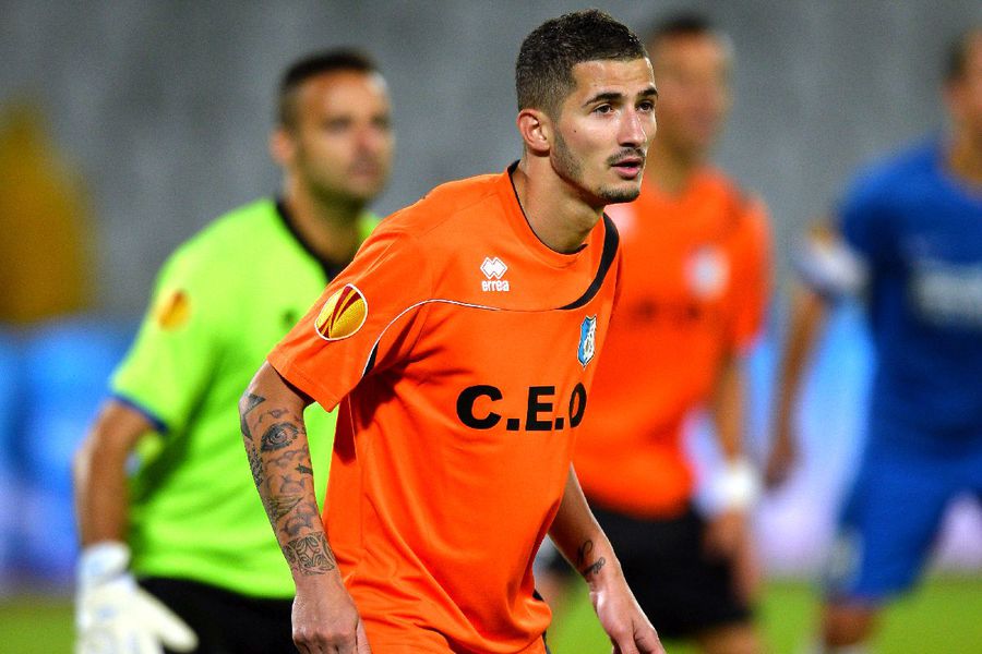 Alin Buleică, în meciul din 2013 dintre Pandurii și FC Dnipro Dnipropetrovsk, contând pentru grupele Europa League / foto: Guliver/Getty Images Dinamo i-a găsit înlocuitor lui Sorescu » Transferul #5: a impresionat la antrenamente și urmează să semneze!