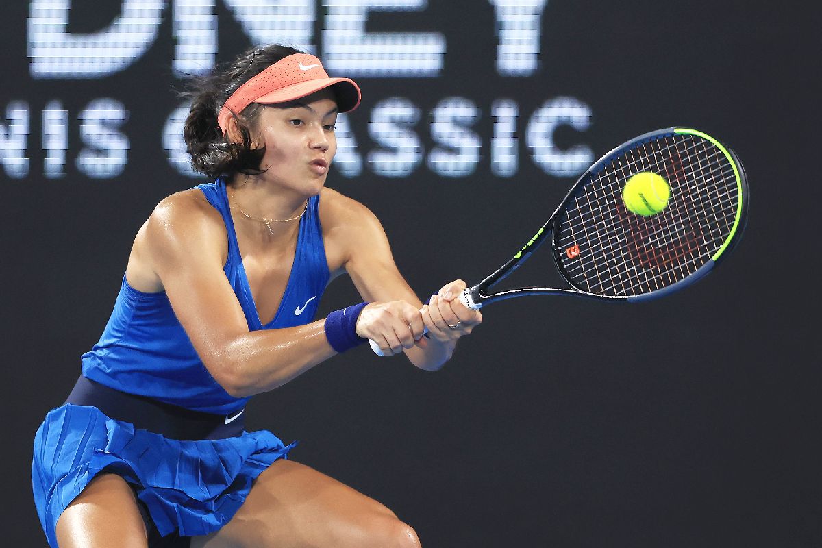 Emma Răducanu nu se regăsește! A pierdut cu 0-6, 1-6 la primul meci din 2022